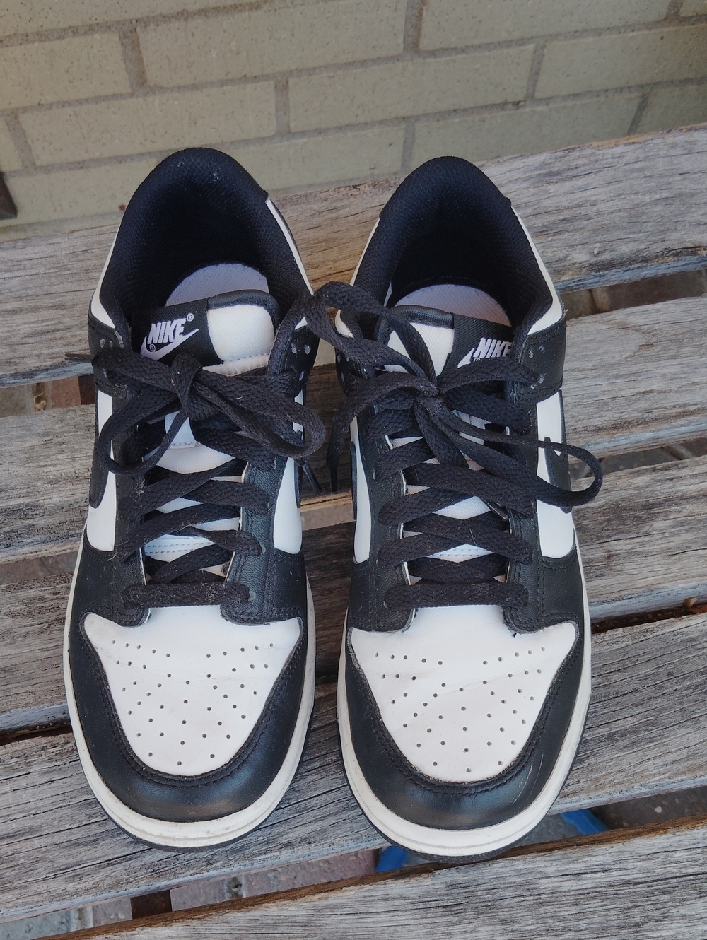 Nike Men’s Black and White Low-Top Sneakers with White Swoosh